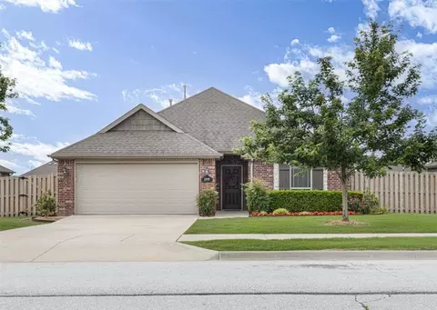 2899 W Marble Dr, Fayetteville, AR 72704
