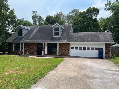 304 Magnolia St, Siloam Springs, AR 72761