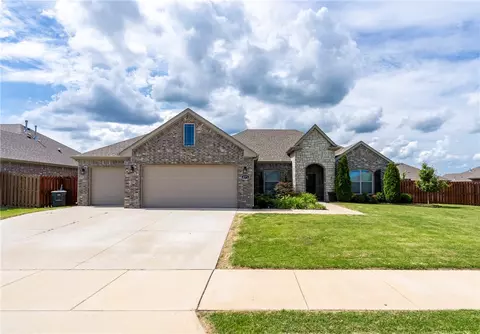 4371 Wales Dr, Fayetteville, AR 72704