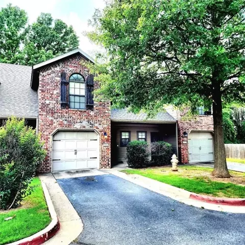 3582 W Chevaux Ct, Fayetteville, AR 72704