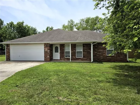 2703 Jessica Pl, Fayetteville, AR 72701