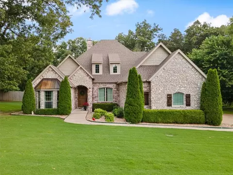 5810 Kennedy Dr, Fayetteville, AR 72704