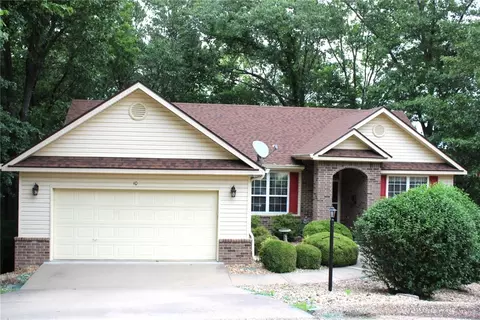 10 Williamsburg Ln, Bella Vista, AR 72715