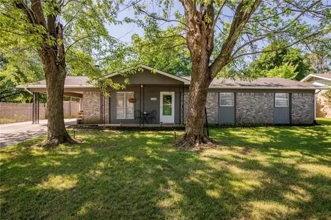 2012 W Tulsa St, Siloam Springs, AR 72761