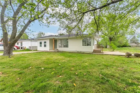 1025 B St, Rogers, AR 72756