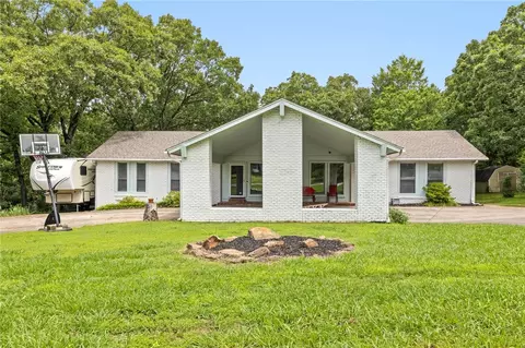 3017 Strawberry Dr, Fayetteville, AR 72703