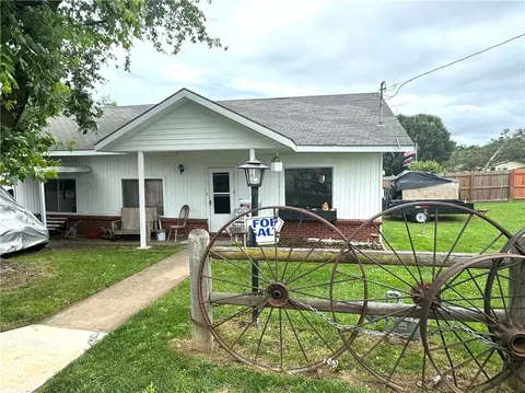 701 W 703 W Oak St, Rogers, AR 72756