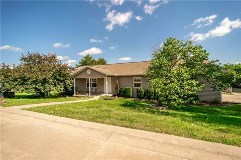1302 Hank Blvd, Berryville, AR 72616