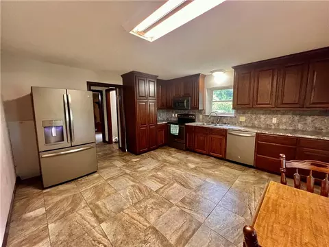 Kitchen - 3710 Highway 264, Lowell, AR 72745 photo 1 of 2