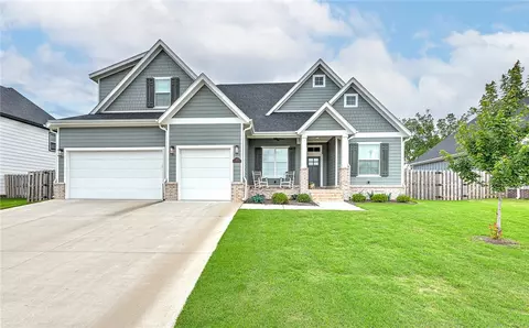 6408 63rd St, Rogers, AR 72758