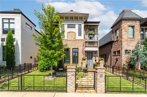 230 SW D St, Bentonville, AR 72712