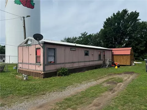 1306 S 3rd St, Stilwell, OK 74960
