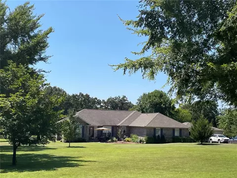 2325 River Rd, Lavaca, AR 72941