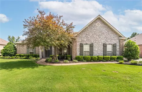 5643 Saint Candridge Dr, Fayetteville, AR 72703