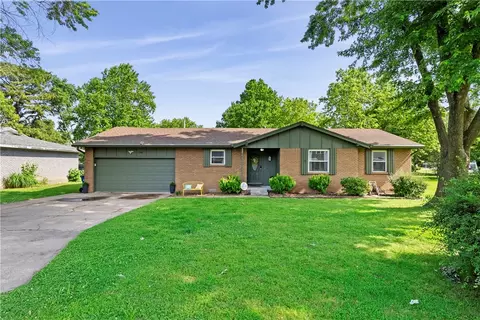 706 13th St, Bentonville, AR 72712