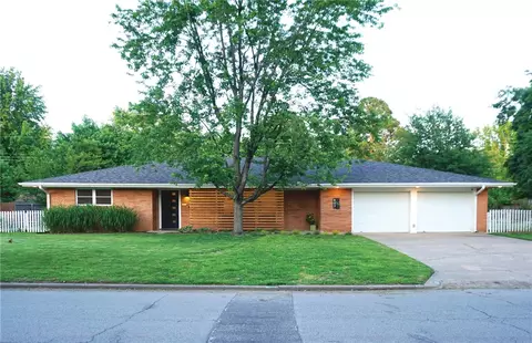 607 Carlton St, Springdale, AR 72762