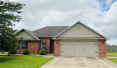 1303 Ash Ct, Pea Ridge, AR 72751