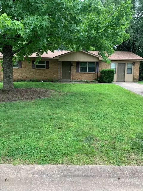 2334 W Alpine Cir, Siloam Springs, AR 72761