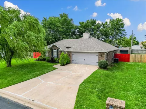 112 Elm St, Centerton, AR 72719 photo 2