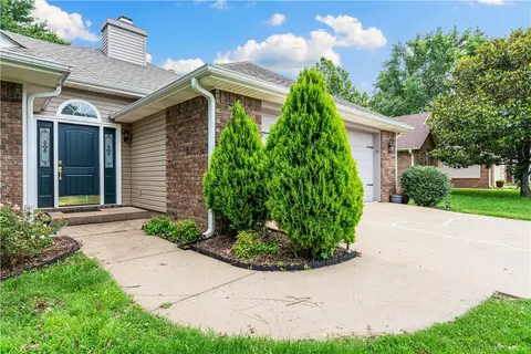 112 Elm St, Centerton, AR 72719 photo 3