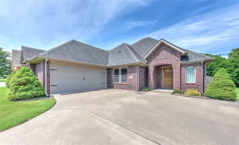 200 Tuscany St, Lowell, AR 72745