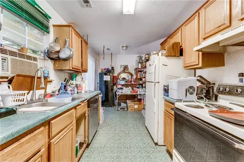 Kitchen - 3575 Larch Pl, Springdale, AR 72764 photo 2 of 2
