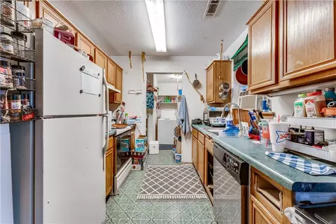 Kitchen - 3575 Larch Pl, Springdale, AR 72764 photo 1 of 2