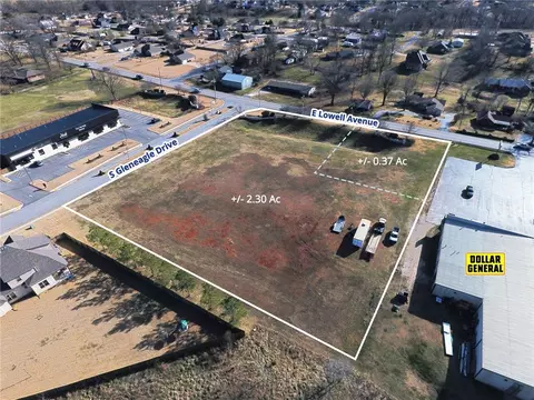 E Lowell Avenue & S Gleneagle Drive, Cave Springs, AR 72718