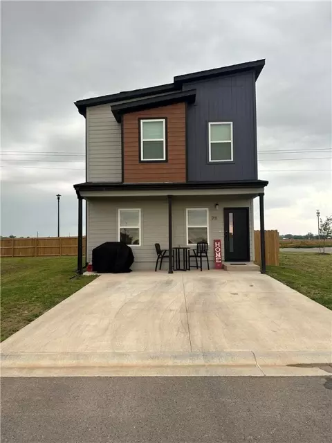 711 St Charles Pl, Bentonville, AR 72713