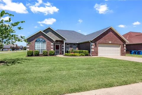 2001 SW Pinoak Ave, Bentonville, AR 72712