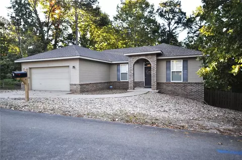 1 Newnham Ln, Bella Vista, AR 72714