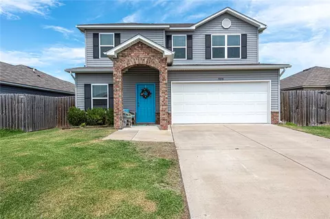 5038 W Claxton Cir, Fayetteville, AR 72704