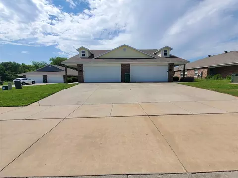 239 E 241 E Anabranch Ct, Farmington, AR 72730