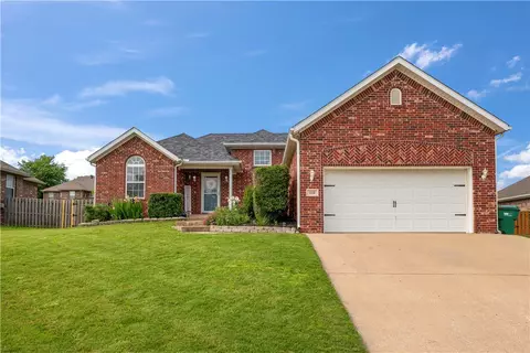 210 Coopers Way, Centerton, AR 72719