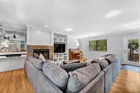 1062 Valley View Dr, Fayetteville, AR 72701