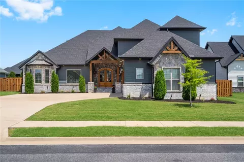 810 Big Horn St, Bentonville, AR 72712