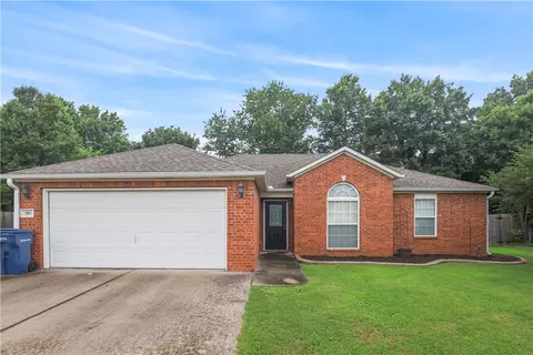 301 Ryan Ct, Siloam Springs, AR 72761