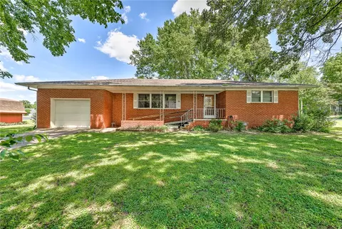 410 SE 3rd Ave, Gravette, AR 72736