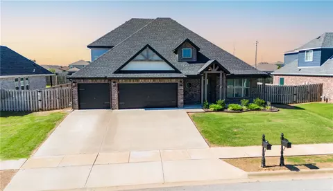 1421 Blue Moon Rd, Centerton, AR 72719