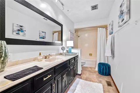 Bath - 9605 Summers Rd, Rogers, AR 72756 photo 4 of 5