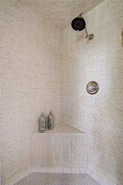 Bath - 9605 Summers Rd, Rogers, AR 72756 photo 3 of 5