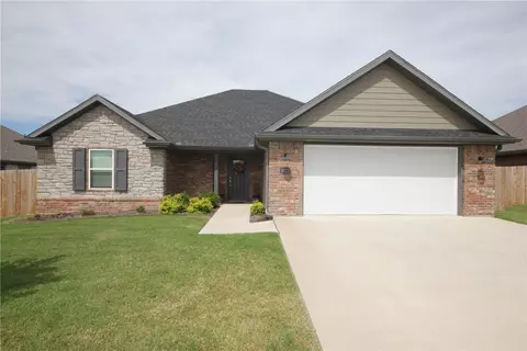 1021 Maple View St, Springdale, AR 72762