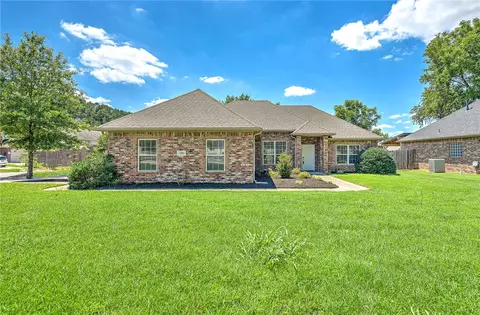 1563 N Sang Ave, Fayetteville, AR 72703
