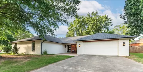 3380 N Par Ct, Fayetteville, AR 72703