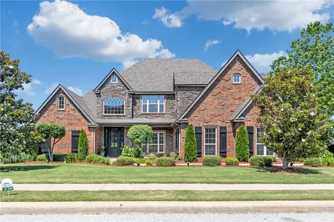 3483 N Briargate Dr, Fayetteville, AR 72703
