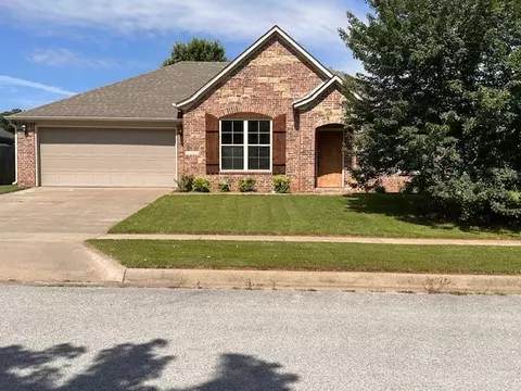 1445 S Highbush Ave, Fayetteville, AR 72701