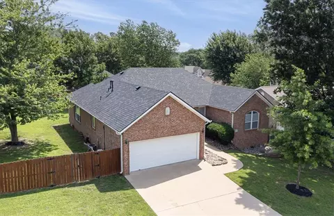 2840 Boxwood Dr, Fayetteville, AR 72703