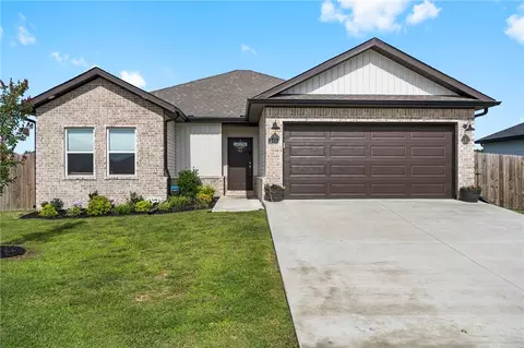 349 N Wyandotte St, Farmington, AR 72730