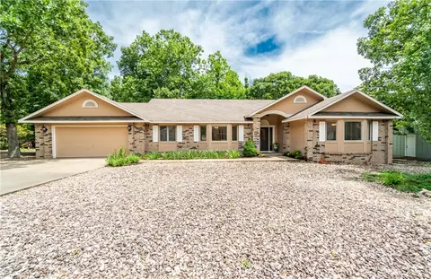 3 Huskins Cir, Bella Vista, AR 72715