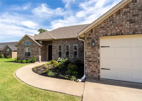 11006 David Ct, Siloam Springs, AR 72761